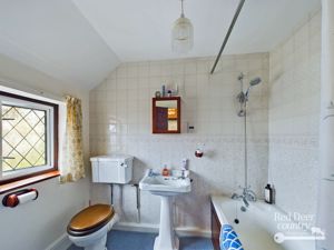 Ensuite- click for photo gallery